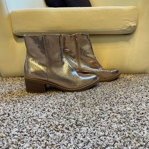 Gold shiny boots